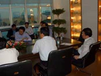 無錫市委書記楊衛(wèi)澤同志、副市長貢培興同志等市領(lǐng)導(dǎo)蒞臨公司視察(圖1) 無錫市委書記楊衛(wèi)澤同志、副市長貢培興同志等市領(lǐng)導(dǎo)蒞臨公司視察(圖1)