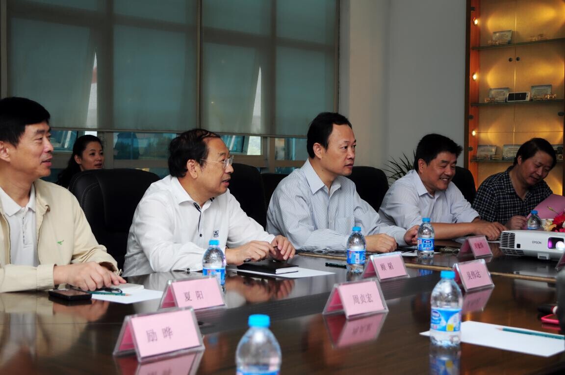 市政協(xié)主席周敏煒等一行來我司視察(圖2) 市政協(xié)主席周敏煒等一行來我司視察(圖2)